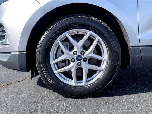 Used 2022 Ford Edge SEL w/ Convenience Package image 9
