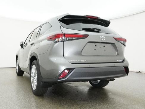 New 2026 Toyota Highlander Limited image 22