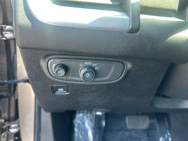 Used 2018 GMC Terrain SLE w/ Driver Convenience Package FWD image 19