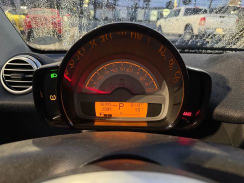 Used 2011 smart fortwo pure image 10