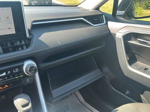 Used 2025 Toyota RAV4 XLE AWD/4WD image 20