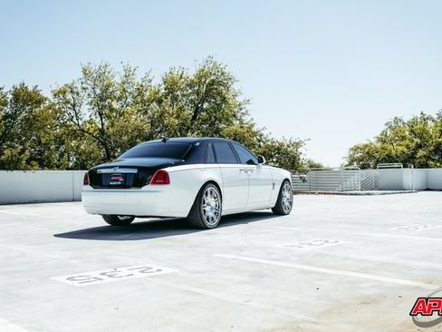 Used 2017 Rolls-Royce Ghost RWD image 66