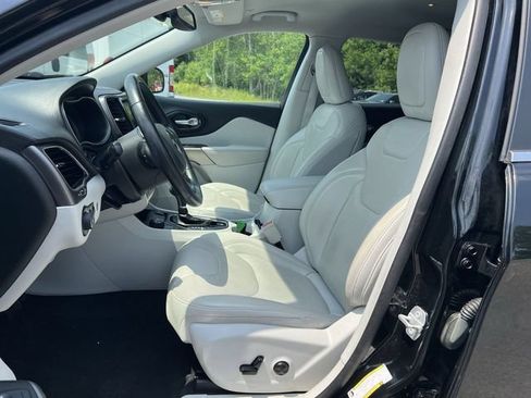 Used 2019 Jeep Cherokee Limited AWD/4WD image 23