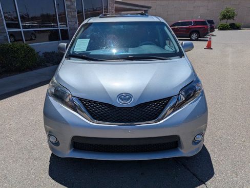 Used 2014 Toyota Sienna SE FWD image 8