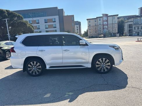 Used 2019 Lexus LX 570 4WD w/ Luxury Package image 6