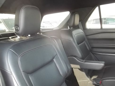 Used 2020 Ford Explorer XLT w/ Equipment Group 202A image 15