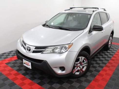 Used 2013 Toyota RAV4 LE AWD/4WD image 4