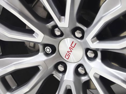 Used 2021 GMC Yukon XL Denali w/ Advanced Technology Package image 19