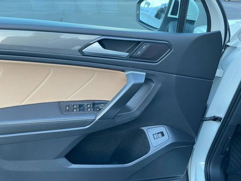 Used 2024 Volkswagen Tiguan SE image 18