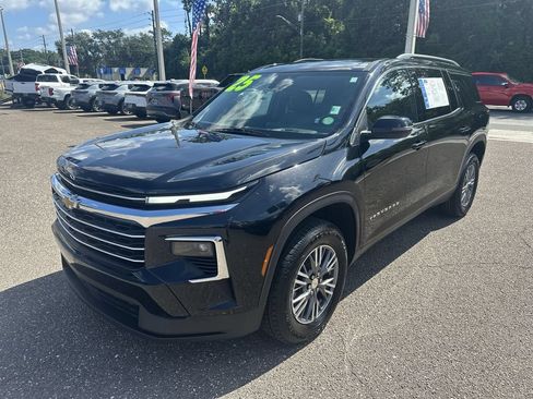 Used 2025 Chevrolet Traverse LT FWD image 12