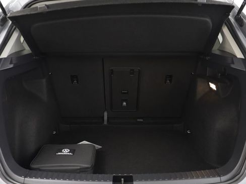 Certified 2023 Volkswagen Taos SE w/ Black Wheel Package FWD image 16