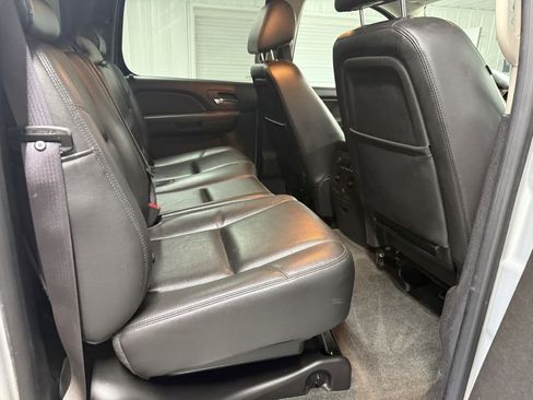 Used 2013 Chevrolet Avalanche LTZ image 31