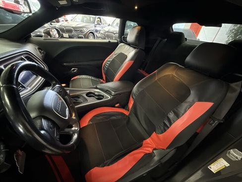 Used 2019 Dodge Challenger SXT RWD image 15