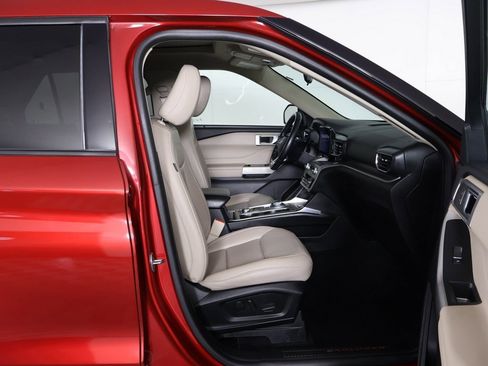 Used 2022 Ford Explorer XLT w/ Equipment Group 202A image 31