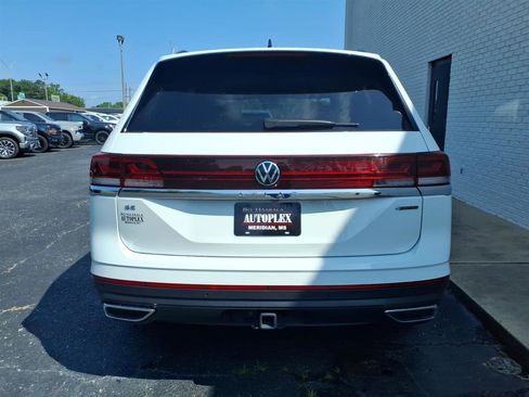 Used 2025 Volkswagen Atlas SE AWD/4WD image 4