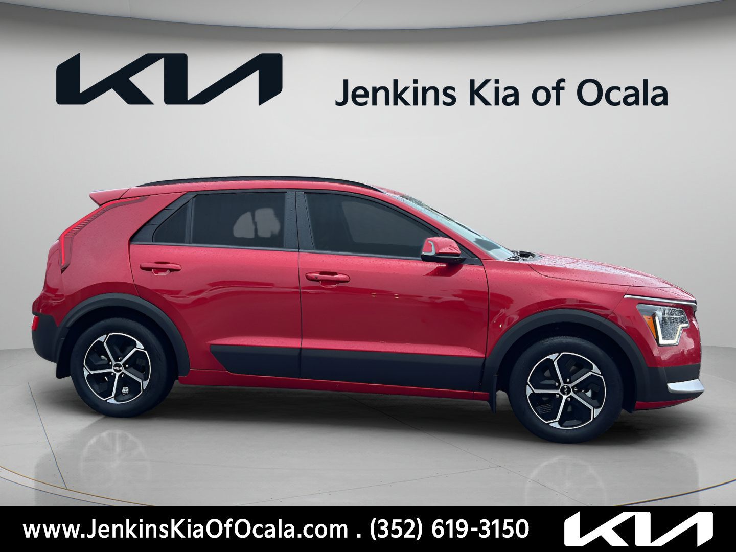 Certified 2024 Kia Niro EX FWD image 2