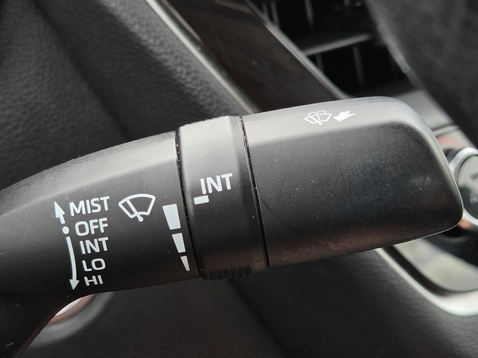 Used 2020 Toyota Corolla LE FWD image 28