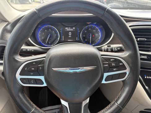 Used 2017 Chrysler Pacifica Touring-L image 23