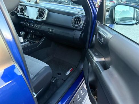 Used 2022 Toyota Tacoma TRD Off-Road image 20