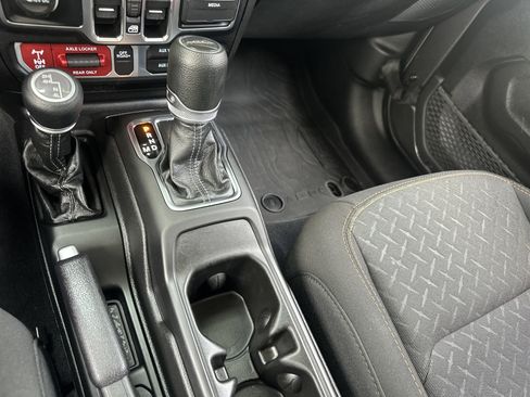 Used 2024 Jeep Gladiator Mojave w/ Safety Group AWD/4WD image 20