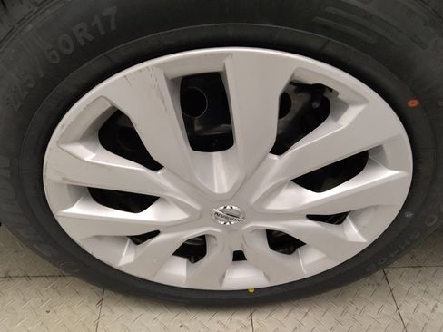 Used 2017 Nissan Rogue S w/ S Appearance Package FWD image 31