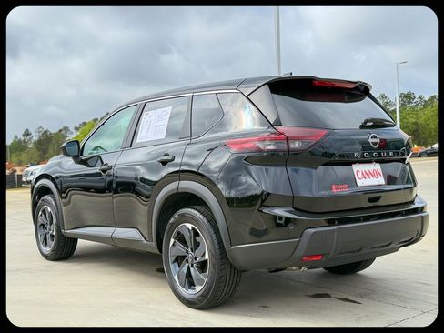 Used 2025 Nissan Rogue SV image 15