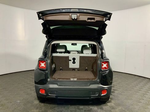 Used 2017 Jeep Renegade Latitude w/ Popular Equipment Group image 11