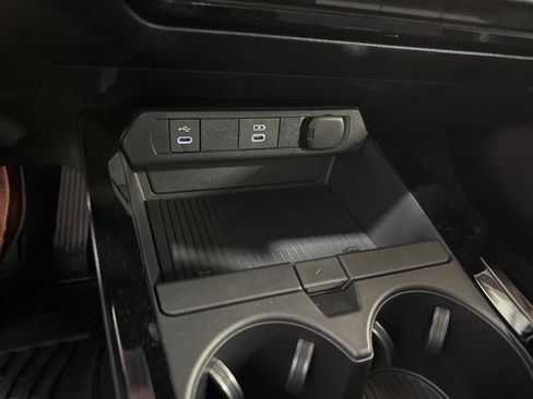 Used 2025 Toyota Prius Plug-In Hybrid image 38