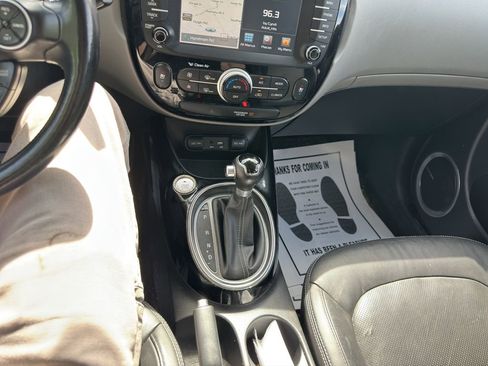 Used 2017 Kia Soul + w/ Primo Package image 21