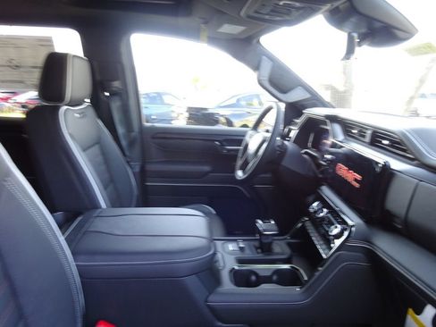 New 2026 GMC Sierra 1500 AT4X w/ LPO, Black Badging Package AWD/4WD image 18