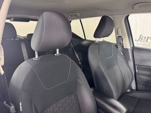 Used 2021 Nissan Kicks SV image 30