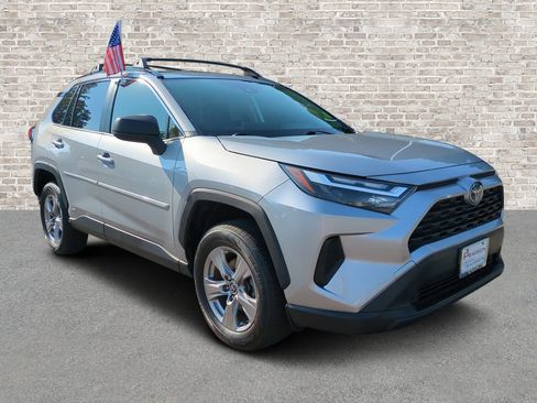 Used 2023 Toyota RAV4 LE AWD/4WD image 1