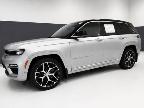 Used 2022 Jeep Grand Cherokee Summit AWD/4WD image 2