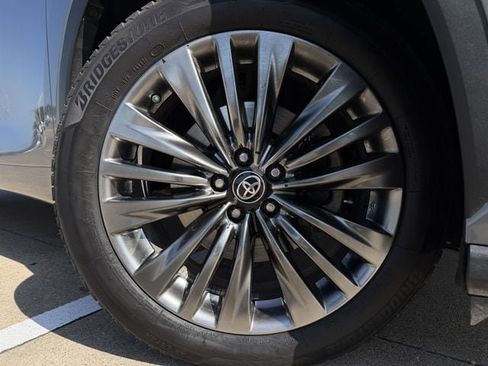 Used 2022 Toyota Highlander Platinum AWD/4WD image 10