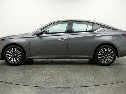 Used 2025 Nissan Altima 2.5 SV FWD image 5