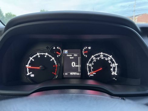 Used 2022 Toyota 4Runner SR5 AWD/4WD image 33