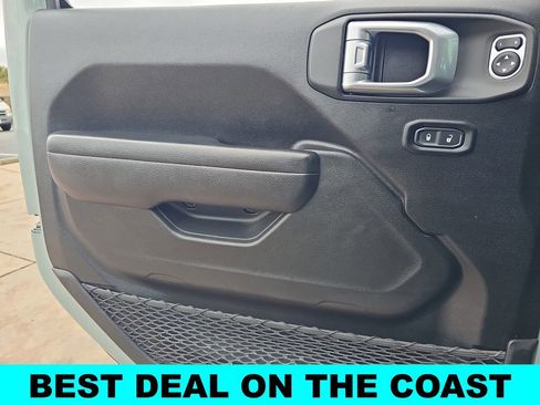 Used 2023 Jeep Wrangler Unlimited w/ Cold Weather Group image 25