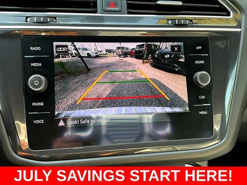 Used 2021 Volkswagen Tiguan SEL AWD/4WD image 16