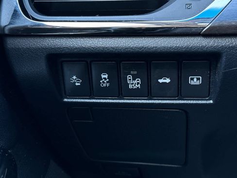 Used 2017 Toyota Avalon Limited image 29