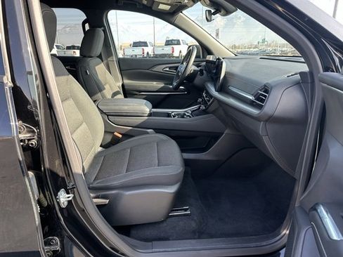 Used 2025 Chevrolet Traverse LT image 22