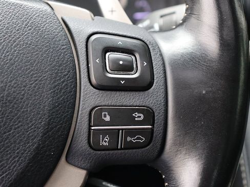 Used 2018 Lexus IS 300 AWD image 16