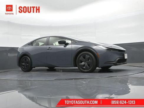 Used 2025 Toyota Prius LE FWD image 40