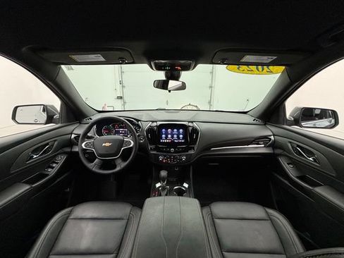 Used 2023 Chevrolet Traverse LT w/ LPO, Floor Liner Package FWD image 3