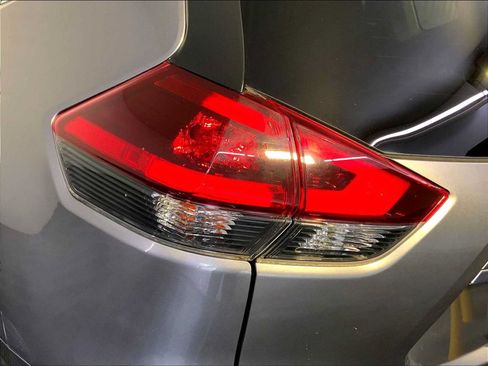 Used 2019 Nissan Rogue SV AWD/4WD image 30