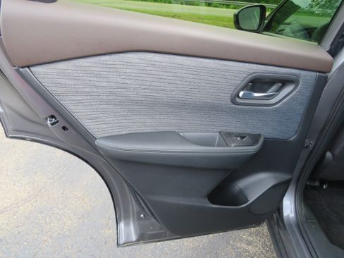 Used 2023 Nissan Rogue SV AWD/4WD image 11
