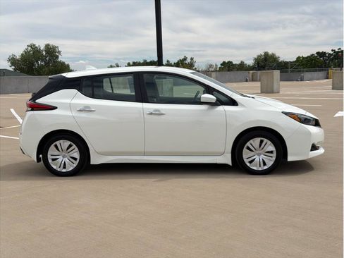 Used 2025 Nissan Leaf S FWD image 9