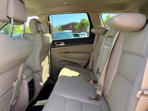 Certified 2022 Jeep Grand Cherokee Laredo E AWD/4WD image 13