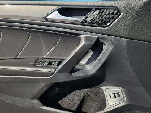 Used 2024 Volkswagen Tiguan SE image 24