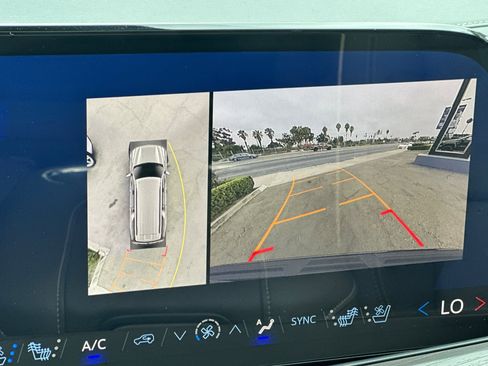 New 2025 Chevrolet Suburban Premier image 22