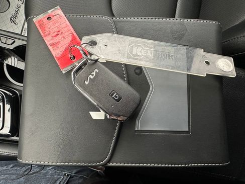 Used 2025 Kia Sportage EX image 10